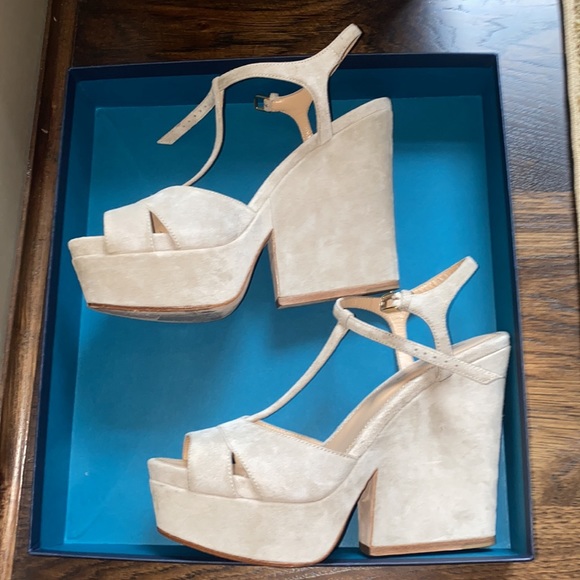 SERGIO ROSSI Suede Peep Toe T-strap Wedge Sandal In Off Grey - Picture 9 of 12